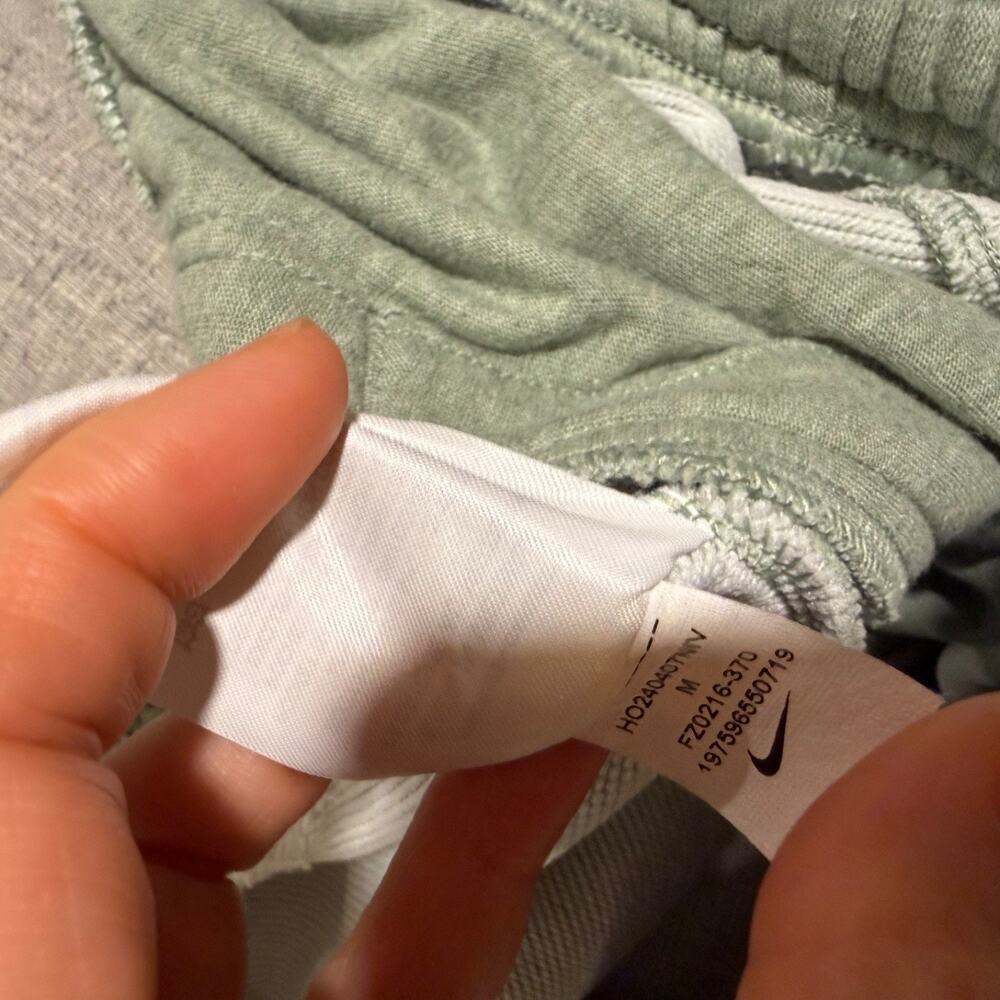 Nike Men's MED Standard Issue Dri-FIT Fleece Basketball Shorts - Picture 7 of 10